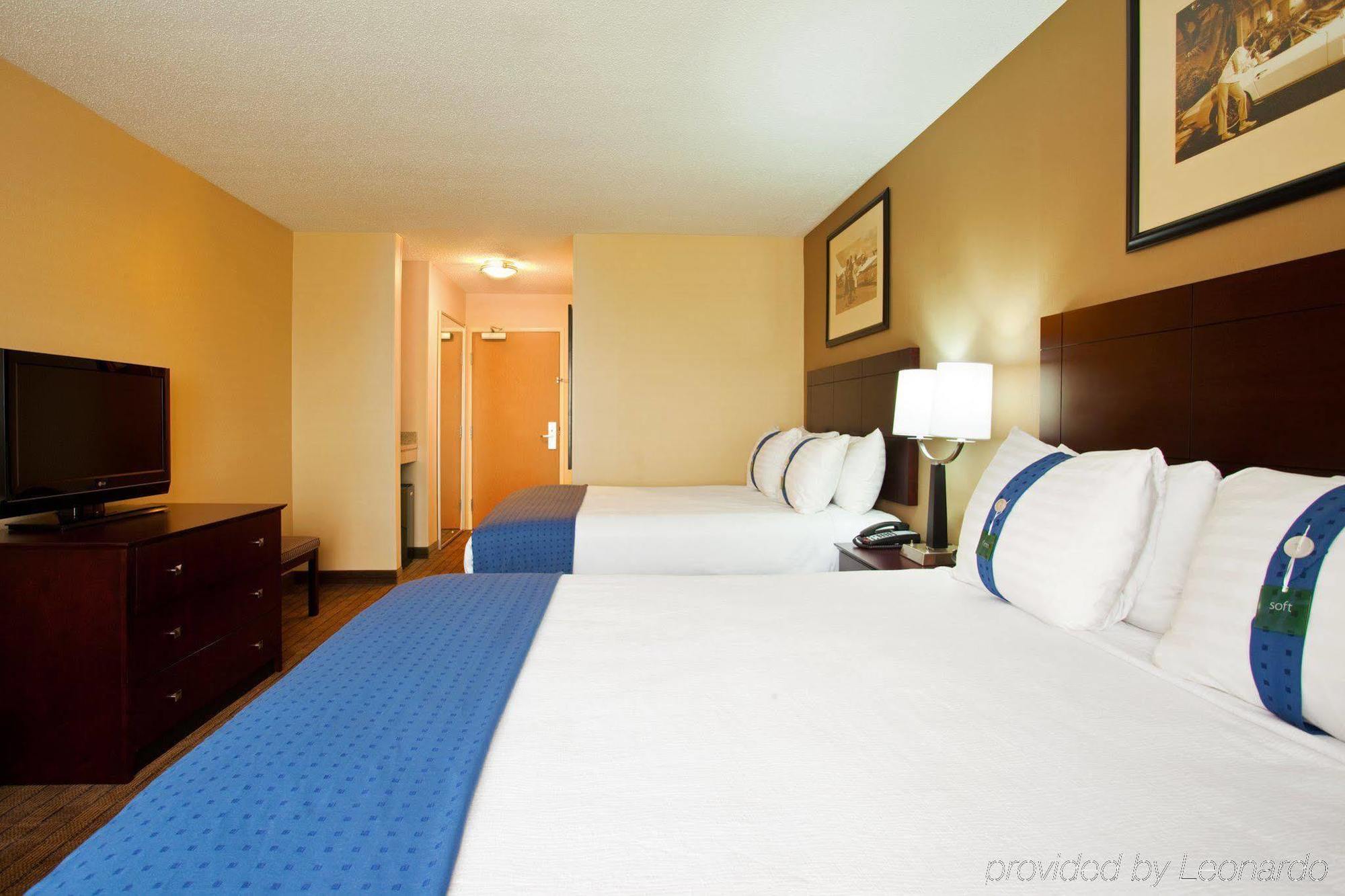 Holiday Inn Aurora North - Naperville By Ihg Room photo